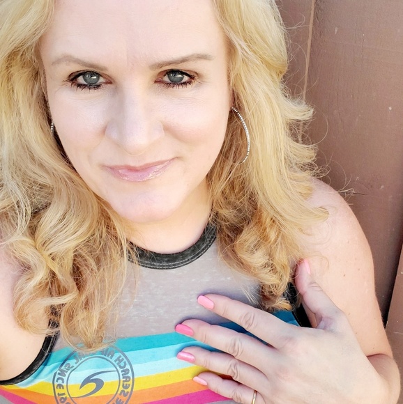 Meet your Posher, Julie - Picture 1 of 1